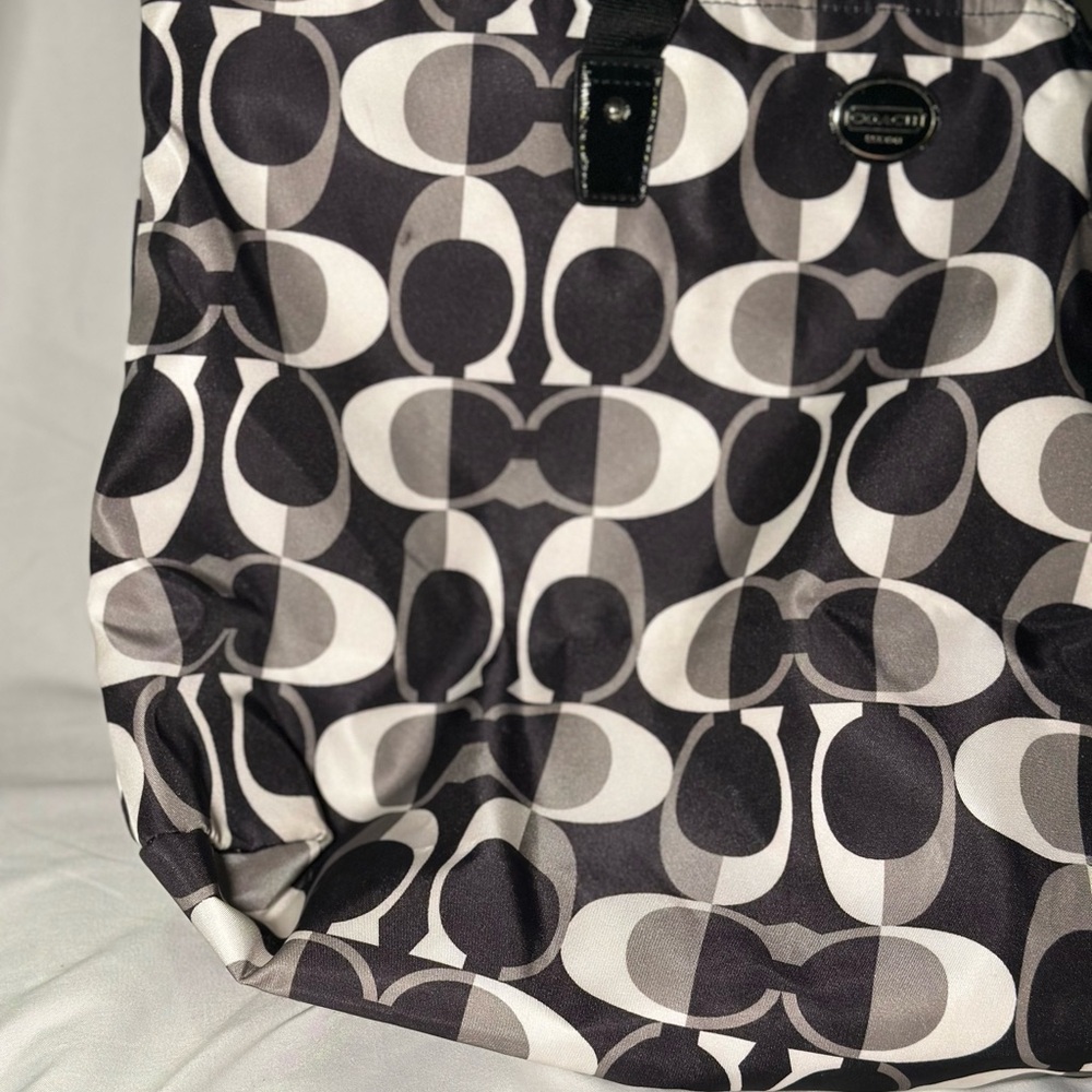 Coach Poppy Glam Signature Tote - Picture 4 of 9